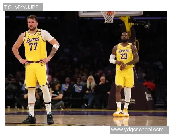 湖人三连胜背后：詹姆斯喂饼激活全队，东契奇37分难阻独行侠失利